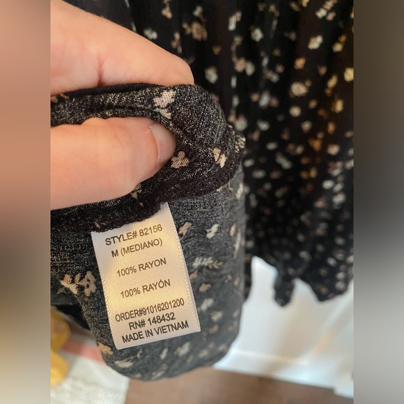 Carly Jean Los Angeles Floral Dress - Picture 5 of 6